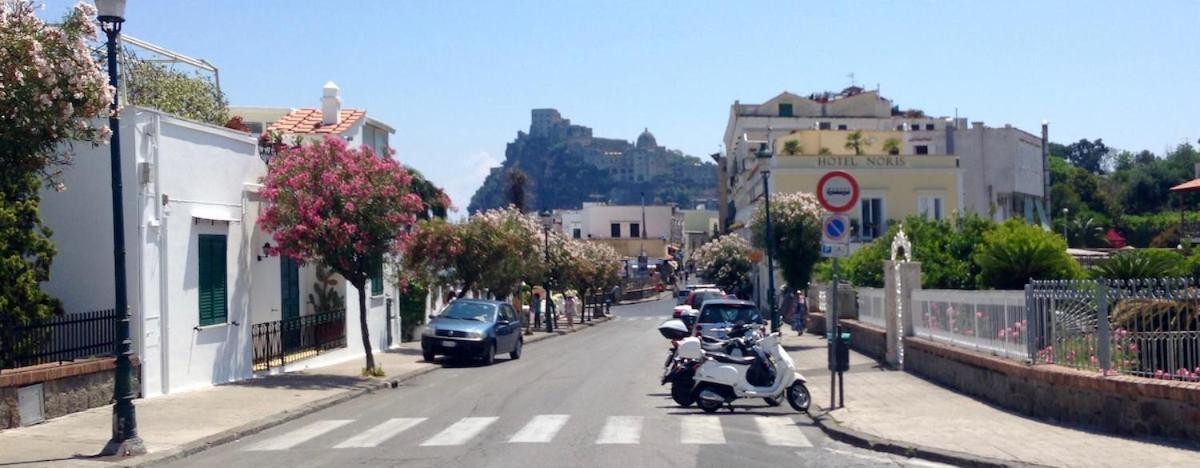 Claudio's Place - Modern 3 Bedrooms With Terrace- Centro Appartamento Ischia