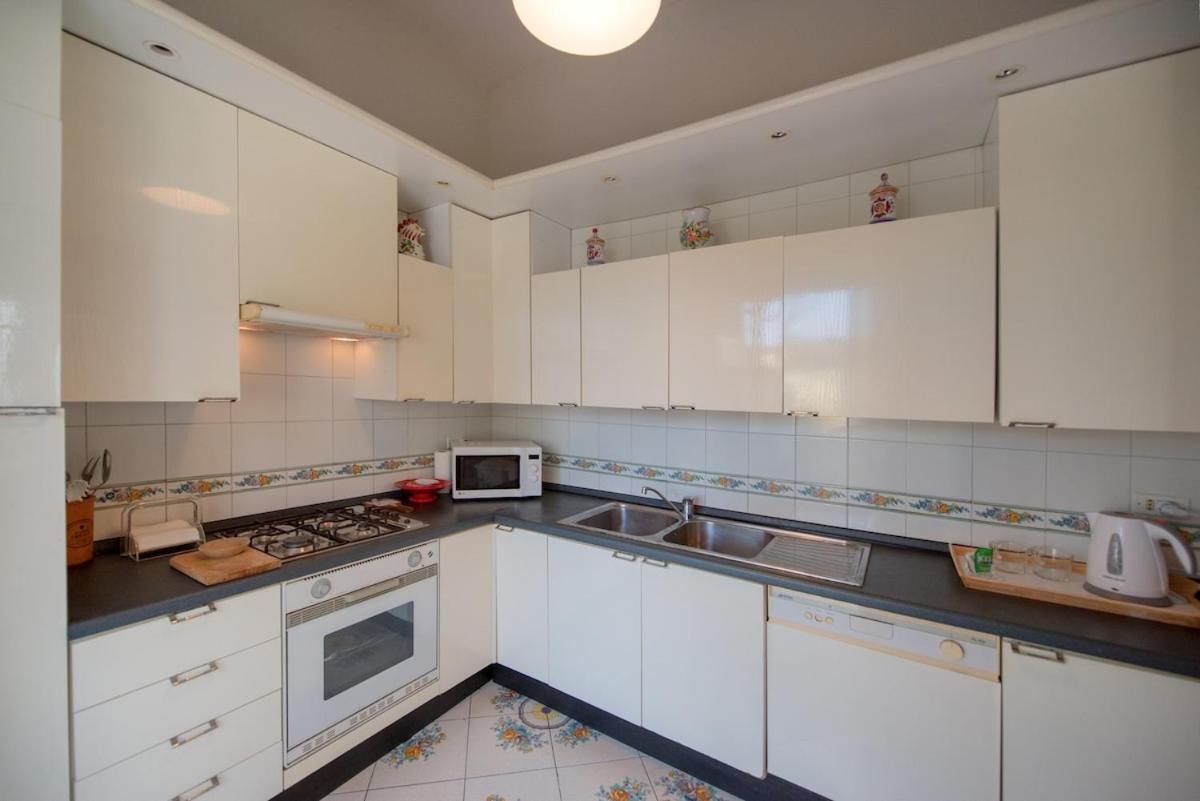 Claudio's Place - Modern 3 Bedrooms With Terrace- Centro Ischia