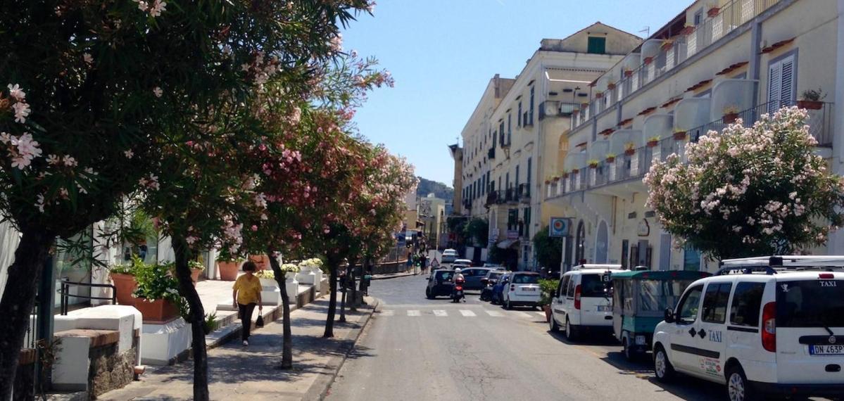 Appartamento Claudio's Place - Modern 3 Bedrooms With Terrace- Centro