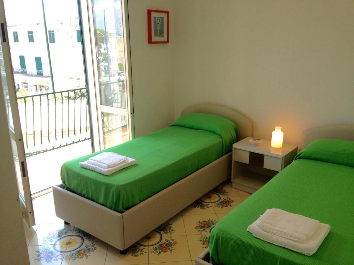 Claudio's Place - Modern 3 Bedrooms With Terrace- Centro Ischia