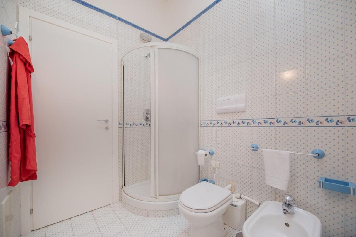 Claudio's Place - Modern 3 Bedrooms With Terrace- Centro Appartamento