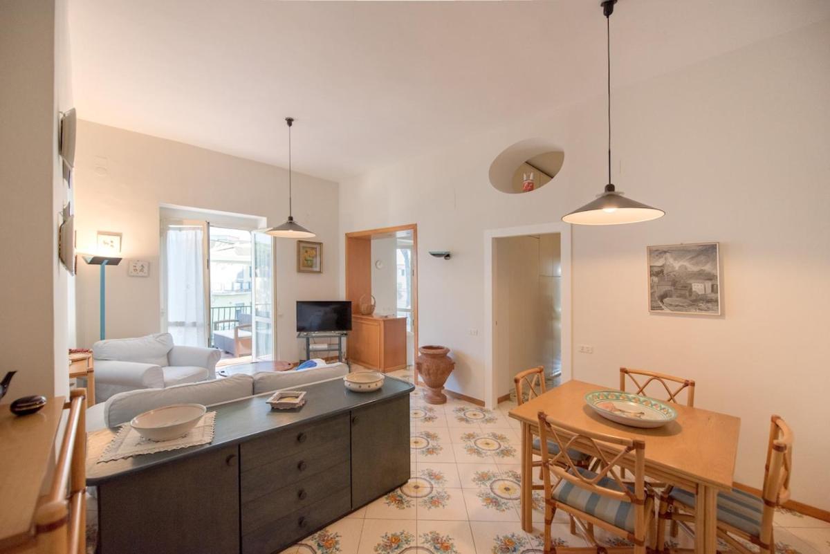 Claudio's Place - Modern 3 Bedrooms With Terrace- Centro Appartamento