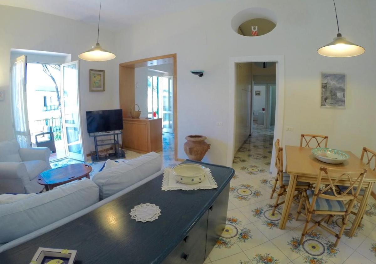 Claudio's Place - Modern 3 Bedrooms With Terrace- Centro Appartamento