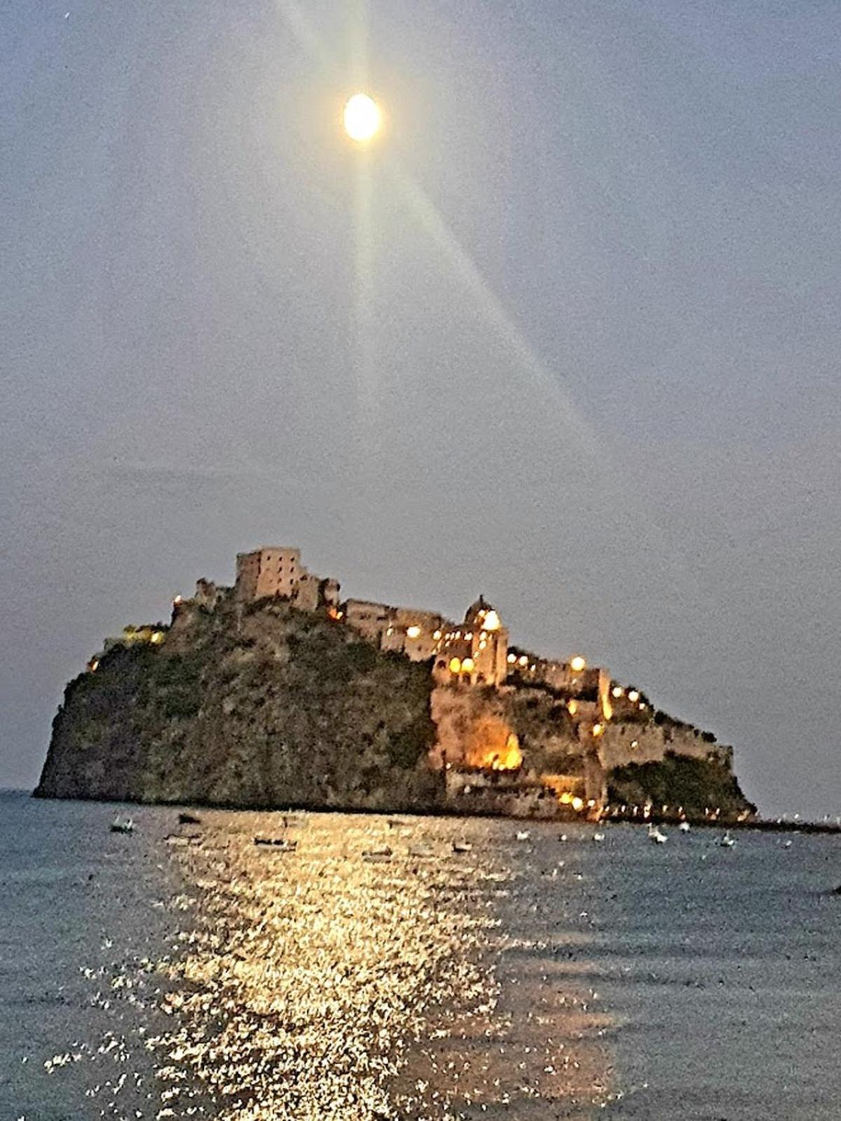 Claudio's Place - Modern 3 Bedrooms With Terrace- Centro Appartamento Ischia